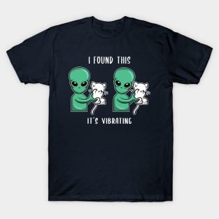 I Found This It's Vibrating Alien Cat gift idea present T-Shirt